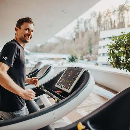 ثيرمينهوتيل كارافانكينهوف 4*