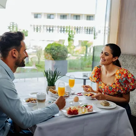 ثيرمينهوتيل كارافانكينهوف فندق 4*