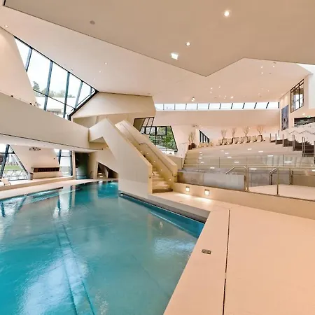 ثيرمينهوتيل كارافانكينهوف فندق 4*